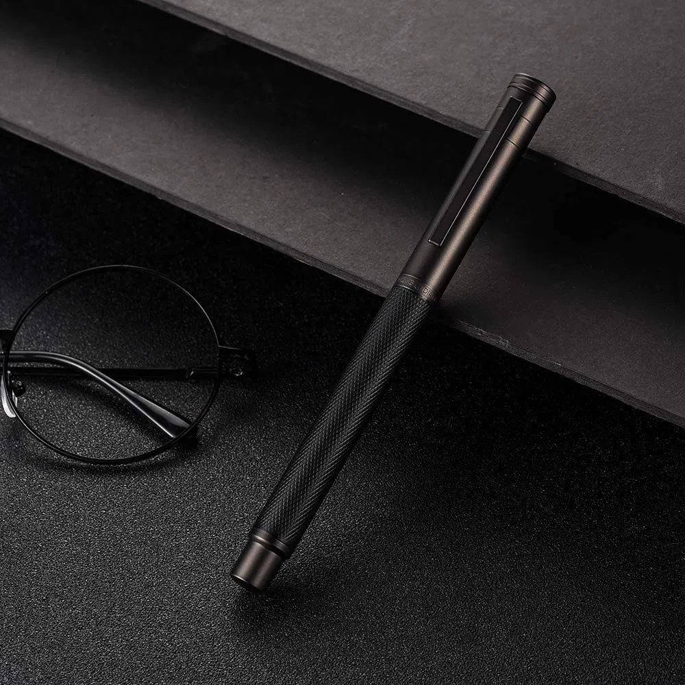 Juego de Pluma Estilográfica Selva Negra Mate con Punta Extrafina Diseño Clásico con Convertidor y Caja de Metal de Hongdian