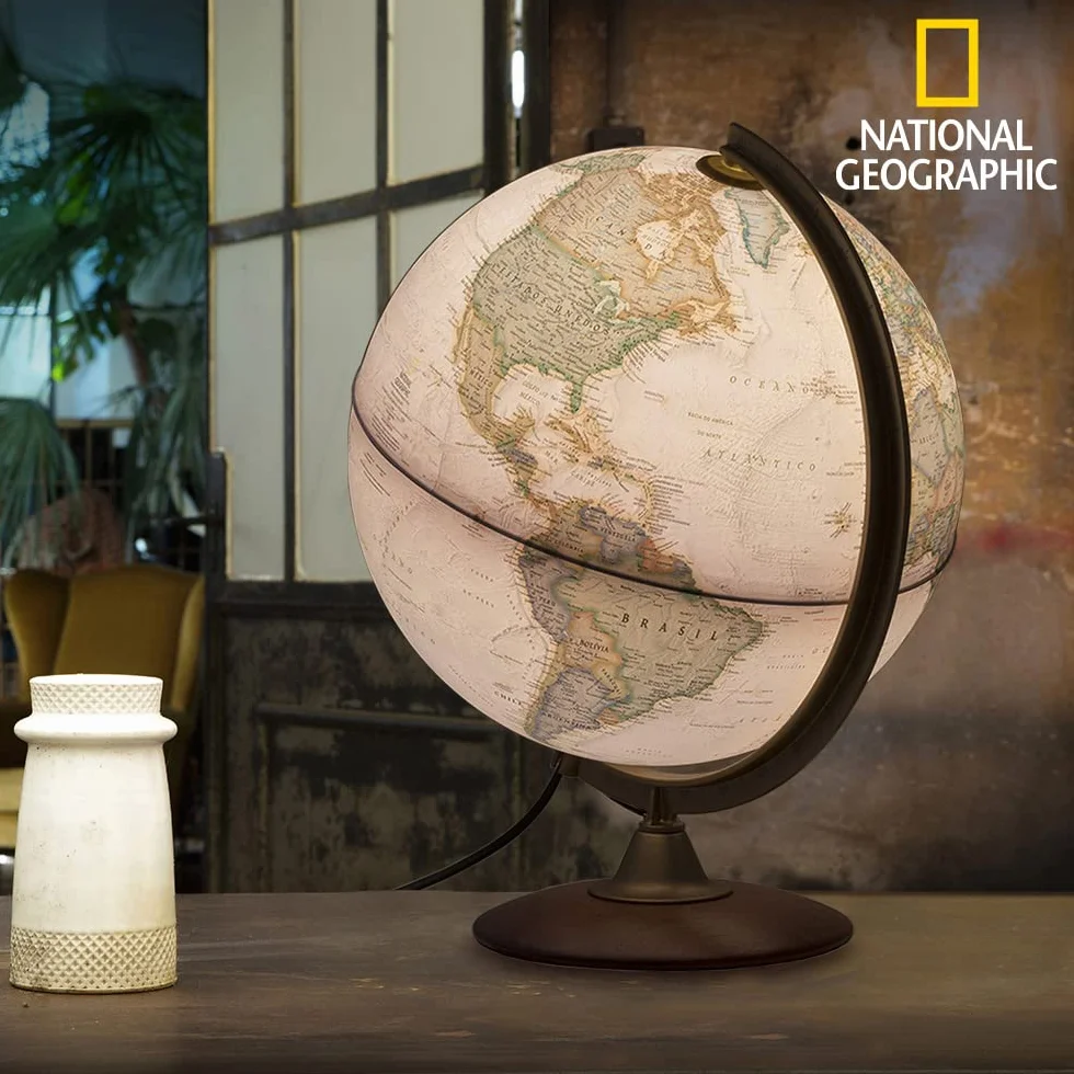TECNODIDATTICA - Globo Terráqueo NATGEO Explorer Executive 30 | Cartografía National Geographic Executive | Base de Madera de Haya | Iluminado | Texto en Español | Diámetro 30 cm