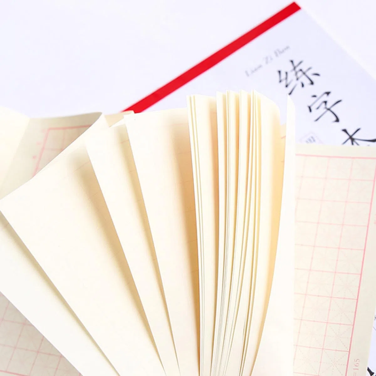 Cuaderno de Práctica de Caligrafía Papel de Escritura Tian Zi, 4 Unidades, Tamaño Pequeño, Papel Opaco Anti-tinta para Mejorar la Escritura de Caracteres Chinos Varios estilos