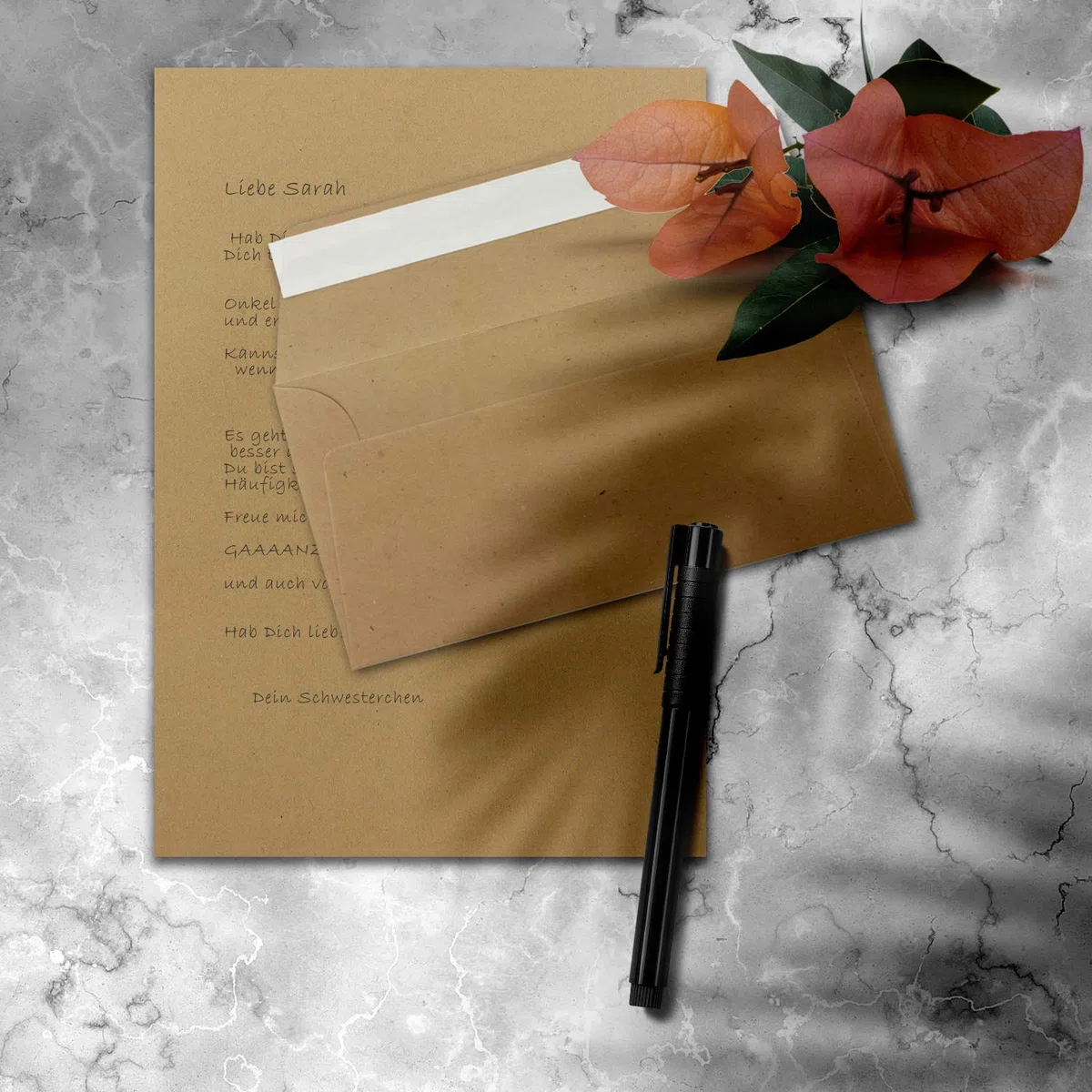 FarbenFroh by GUSTAV NEUSER - 300 juegos de papel de carta DIN A4 con sobres DIN largos, cierre adhesivo - Papel de estraza marrón - Papel para escribir reciclado con sobres - FarbenFroh by GUSTAV