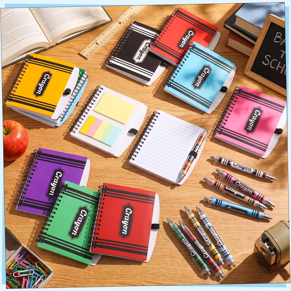 24 cuadernos y bolígrafos para el regreso a clases, 12 coloridos diarios de bolsillo en espiral con temática de crayón, 12 bolígrafos a granel, suministros de crayón a granel, regalos de