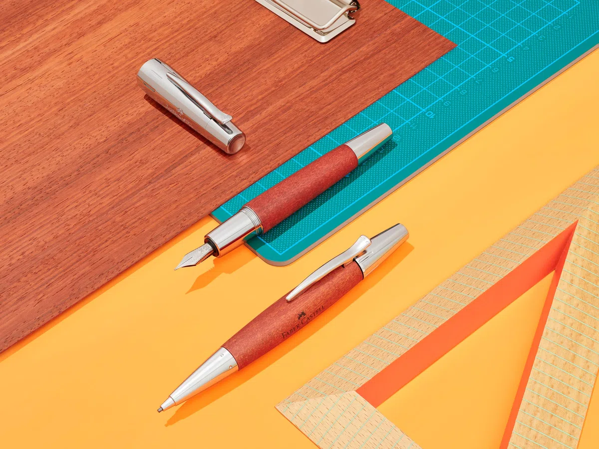 Faber-Castell 148382 - Bolígrafo E-motion - Cuerpo en Madera de Peral - Marrón Coñac - Trazo B