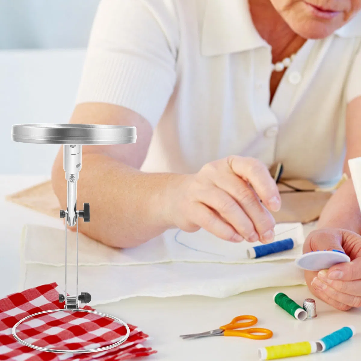 Cabilock Lupa de Escritorio Plegable Soporte Ajustable y Luz LED para Lectura, Trabajos Manuales y Reparaciones, Lente Acrílica, Diseño Compacto, Adecuado para Bordado y Costura