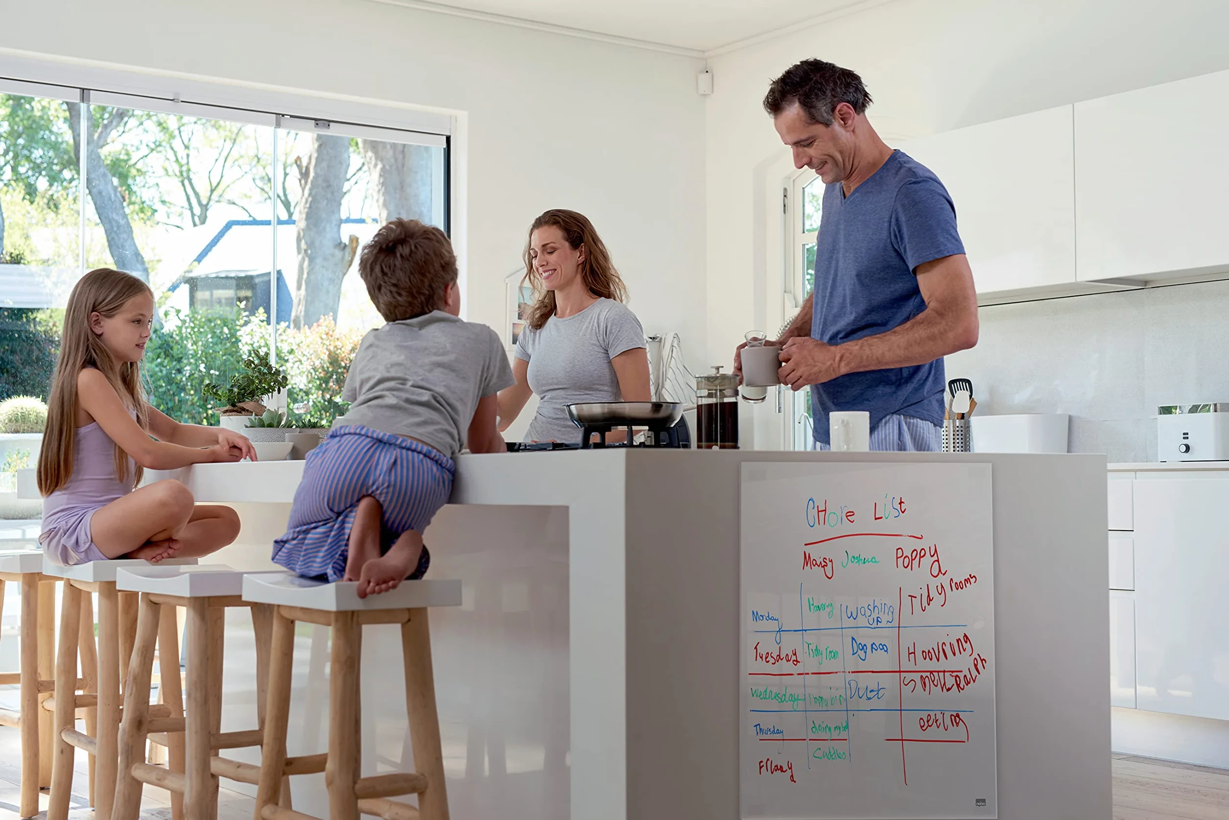 Nobo Pizarra Blanca Magnética 600 x 450 mm, Portátil, Incluye Rotulador y Soportes