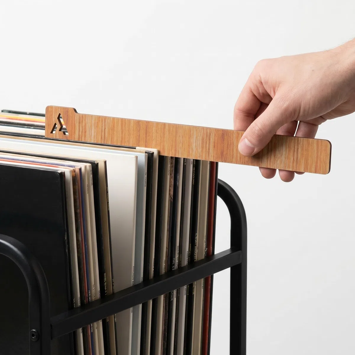 Toddmomy Juego de 2 separadores de madera para discos de vinilo con el abecedario, separadores de madera para estantes de álbumes, para cómics y estanterías de biblioteca.