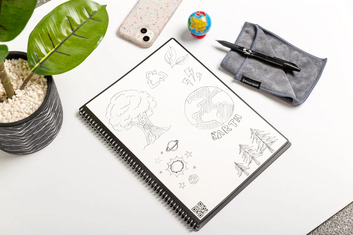 Rocketbook Lined Cuaderno Inteligente - Reutilizable Digital Libreta A5, Bloc De Notas De Hojas Rayadas Planificador Semanal, Gadgets Tecnologicos Frixion Pilot Borrable y Paño de Microfibra Incluido