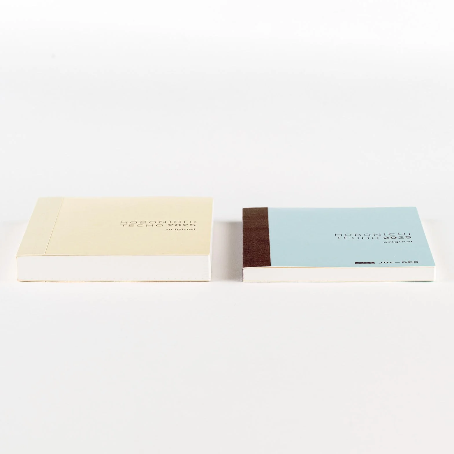 Hobonichi Techo 2025 - Libro original japonés de Avec [tamaño A6/cuaderno mensual diario/libro de 6 meses/1 de julio a 31 de diciembre y lunes de inicio]