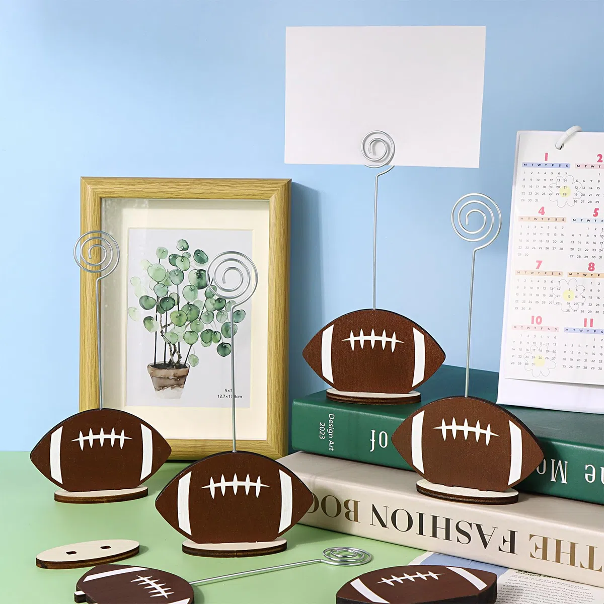 24 clips redondos de resina con base de pelota deportiva, soporte para números de mesa con forma de fútbol, soporte para fotos, soporte de notas de mesa, para fotos, menú, decoración de fiesta
