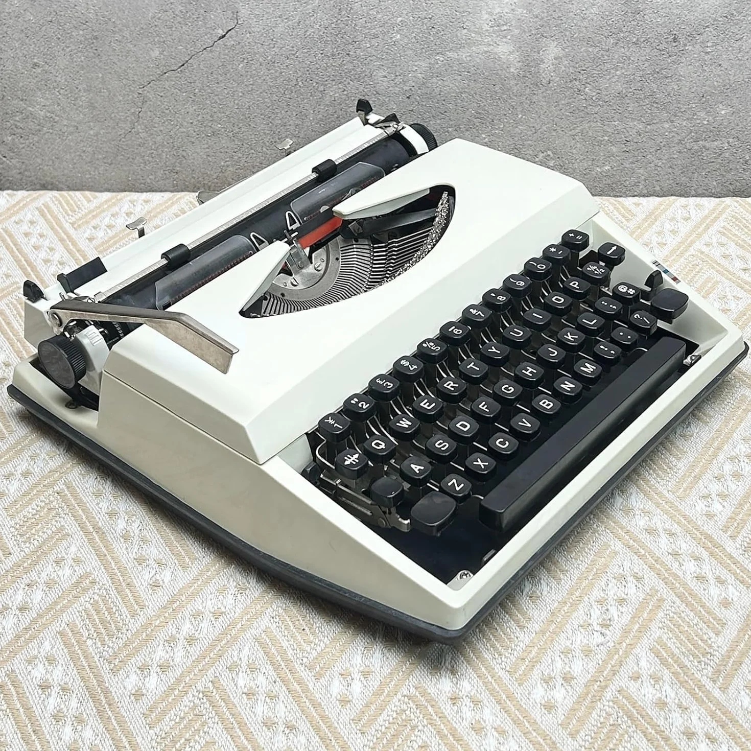 Máquina de escribir en casa Oficina Negocios Máquina de escribir Procesador de textos Etter Escritura de notas (C)