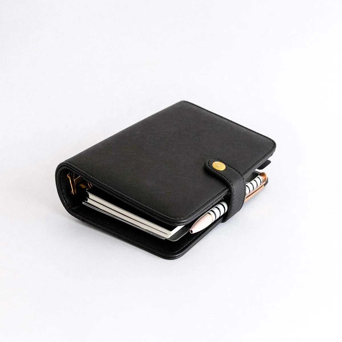 CHARUCA - Planificador Personal Charuca | Agenda de Anillas Sin Fecha con Pack Recambio de Agenda Semanal + Bloc Notas - Papel A6 120 Grs Medidas 14x19 cms (BLACK)