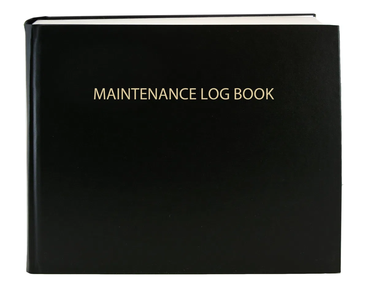 BookFactory Libro de registro de mantenimiento negro, 120 páginas de 9 x 7 pulgadas, tapa de piel sintética negra, tapa dura cosida (fabricado en Estados Unidos)