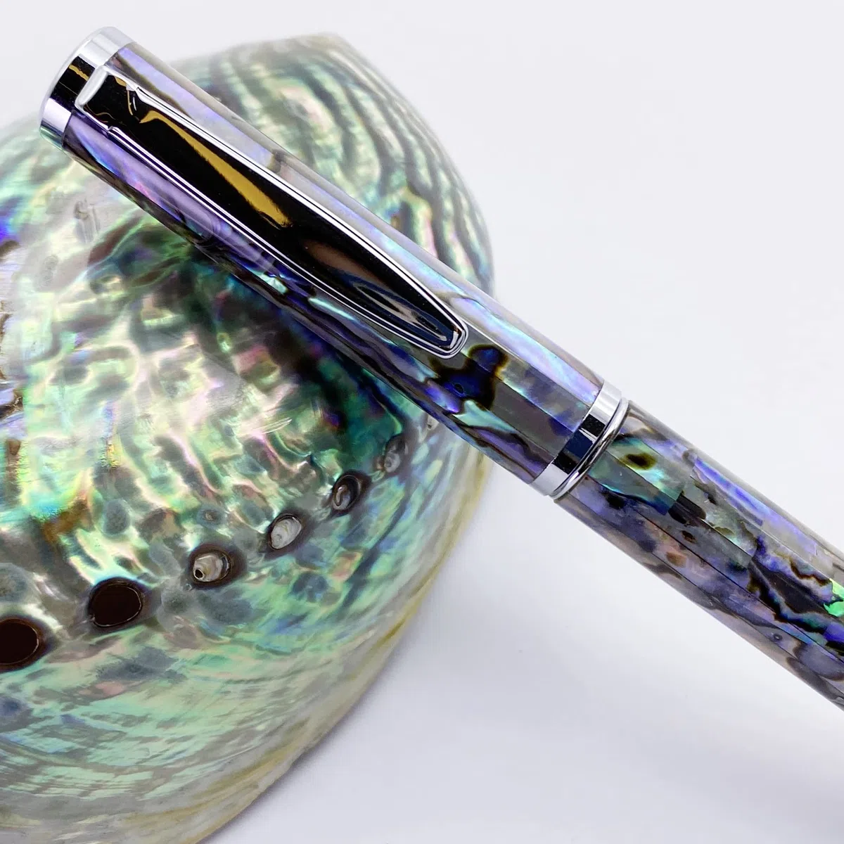LACHIEVA LUX Bolígrafo de metal con concha de abalón hecho a mano, recambio alemán P900M, regalo elegante para hombre y mujer, en caja de regalo