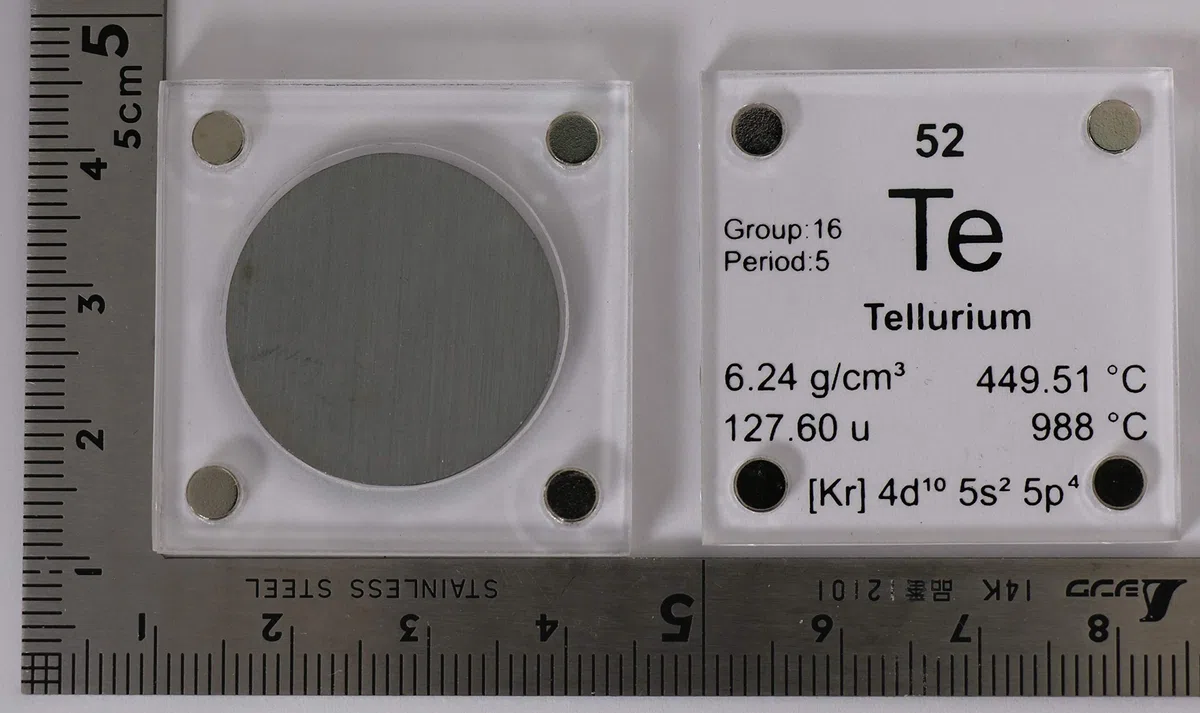 Tellurium (Te) - Disco metálico de 24,26 mm con estuche acrílico para colección o experimentos
