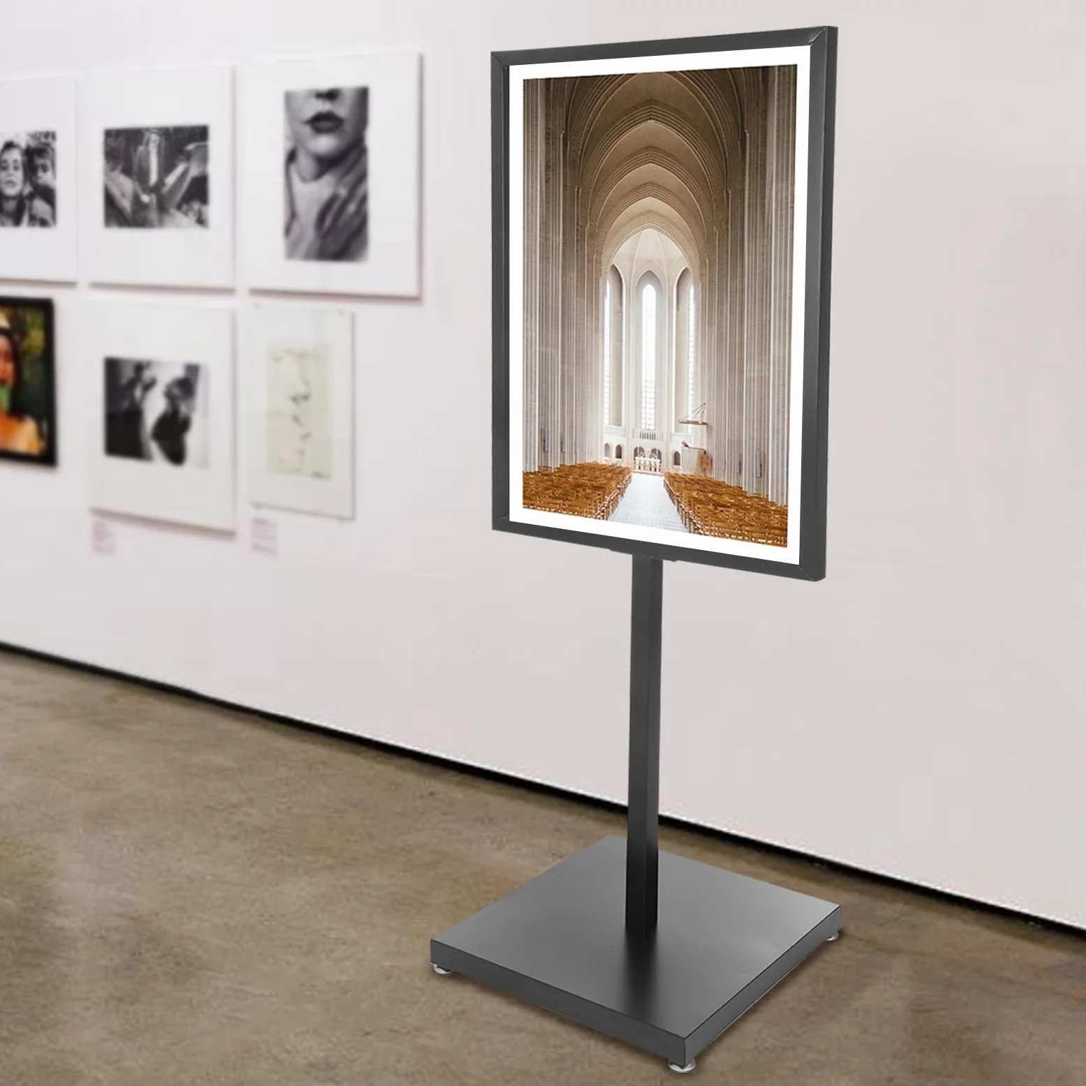 Soporte de metal de pie 65 x 90 cm, gran soporte para información con una altura de 160 cm, tope negro para carteles, publicidad, ventas, expositores, soportes publicitarios, soporte para pósteres