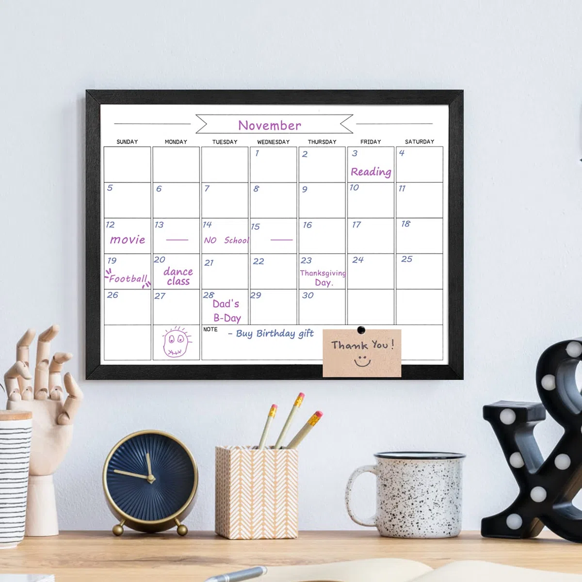 TORASO Pizarra blanca de borrado en seco y calendario mensual, pizarra blanca magnética para pared, pizarra colgante para oficina, escuela en casa, tablero de mensajes enmarcado negro de madera