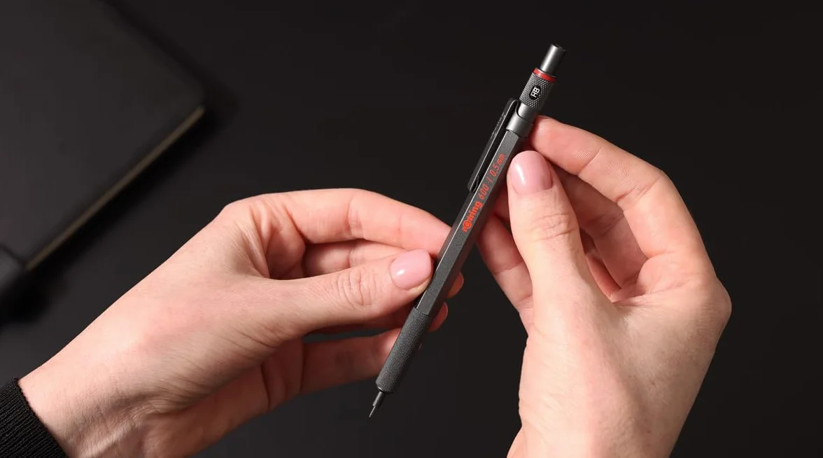 rOtring 600 Portaminas | Mina HB0,5 mm | Portaminas con cuerpo metalizado completo | Piedra oscura | Agarre estriado antideslizante y cuerpo hexagonal