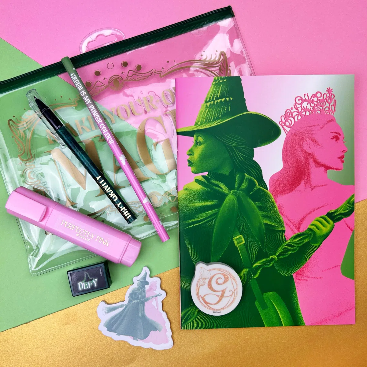 Blueprint Collections Wicked Super Stationery Set, cuaderno A5 con 20 hojas forradas, notas adhesivas troqueladas, lápiz, bolígrafo, resaltador, sacapuntas, borrador, cartera A5 con cierre de