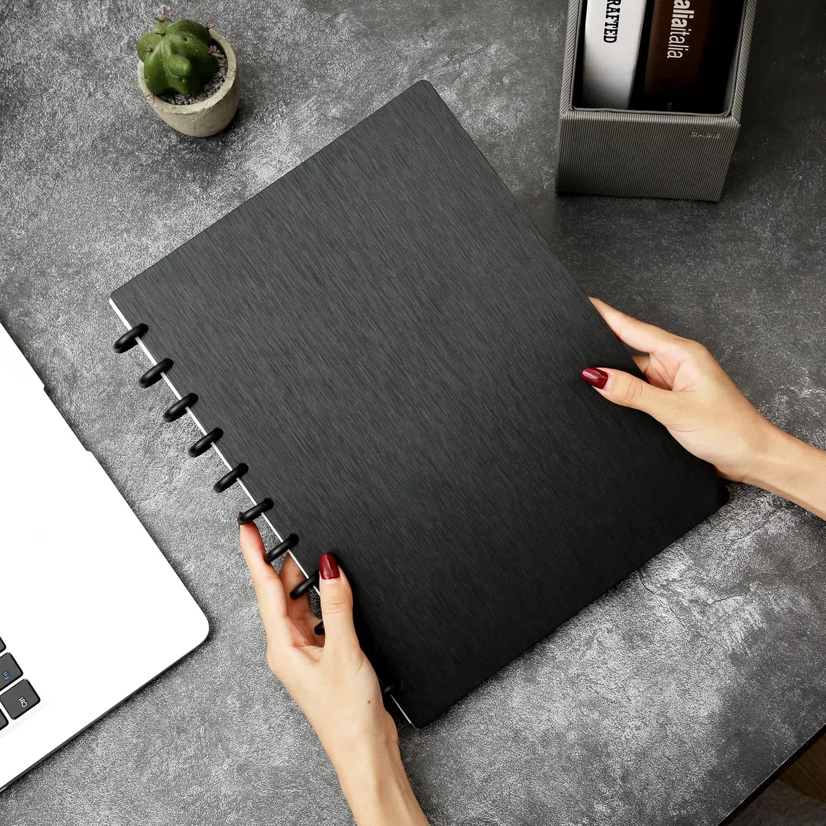 Yoment Paquete de 2 cuadernos de 9 x 12 pulgadas, cuaderno recargable de 5 materias, diario en espiral personalizable con páginas extraíbles, planificador de 120 discos con 5 separadores y 12 pestañas