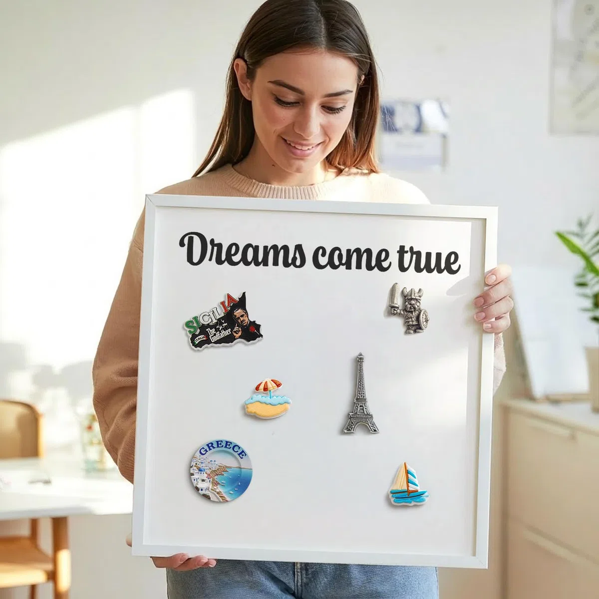 Panel Magnético 70x100 cm | con Marco Blanco | Dreams Come True | Montaje Fácil | Organizador de Pared | Para Recuerdos de Vacaciones | Expositor de Imanes de Nevera y Postales | Para Cocina