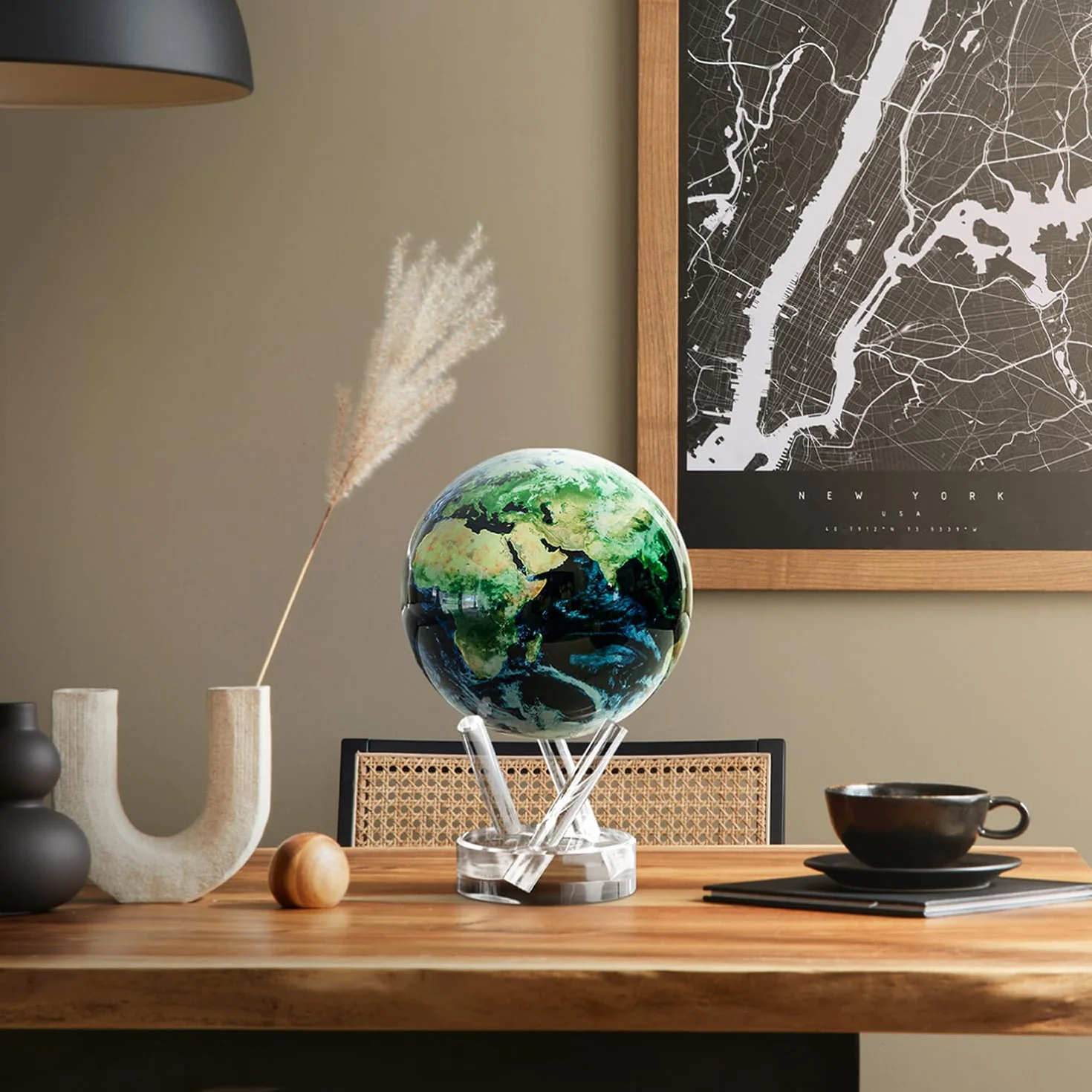 MOVA Globe - Tierra con nubes Clásico (4,5") | Globo autorrotativo alimentado por luz | Movimiento silencioso, sin pilas ni cables | Decoración de escritorio única o regalo para amantes del espacio