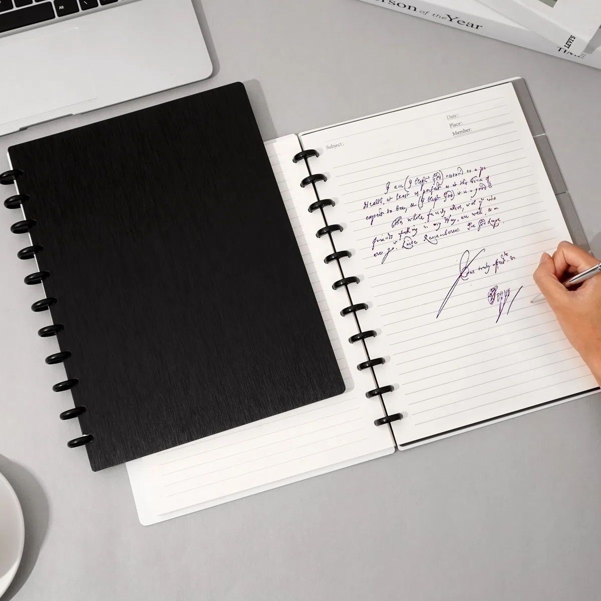 Yoment Paquete de 2 cuadernos de 9 x 12 pulgadas, cuaderno recargable de 5 materias, diario en espiral personalizable con páginas extraíbles, planificador de 120 discos con 5 separadores y 12 pestañas