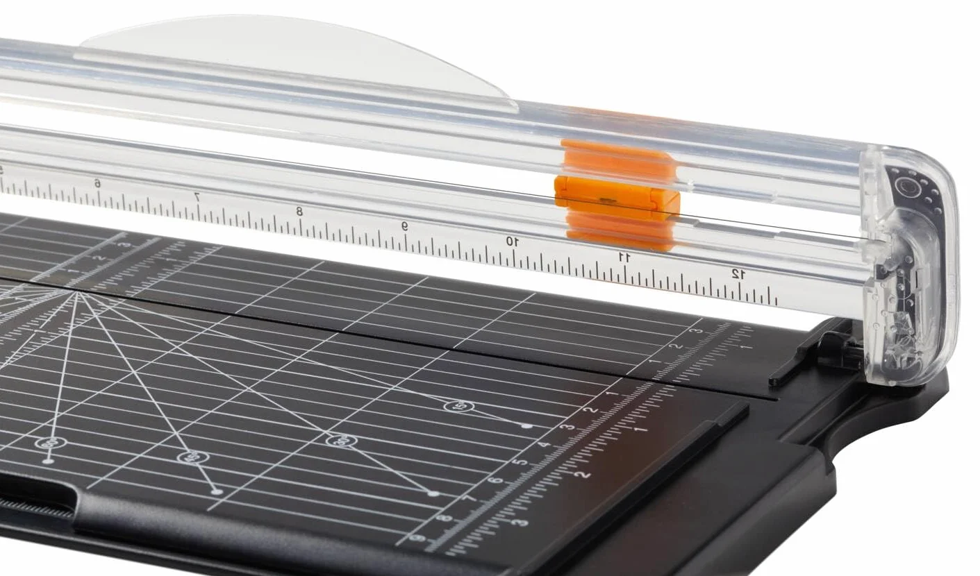 Fiskars Cortadora de Papel, SureCut, Formato Vertical A4, Formato Horizontal A3, Con Guía de Corte, Materiales Reciclados, 1077984