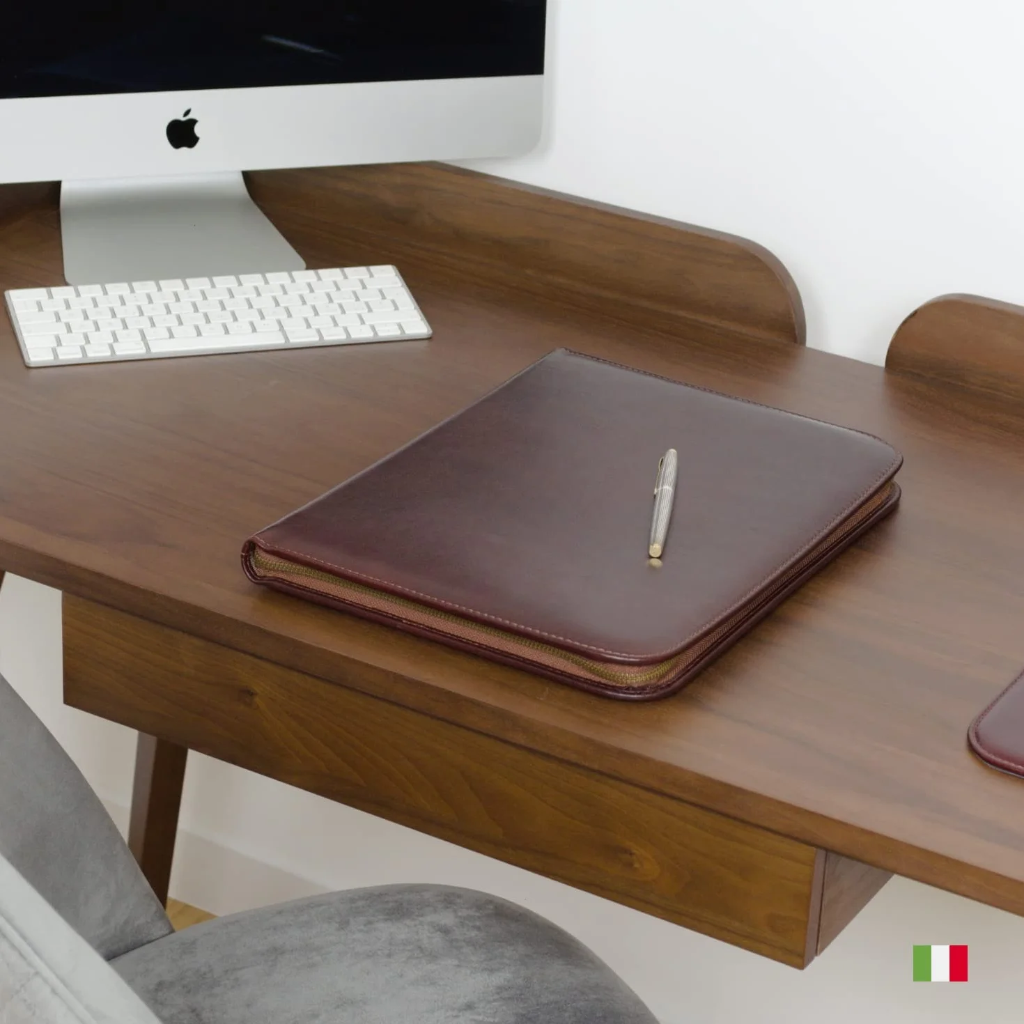Portadocumentos en 100% cuero de plena flor - hecho a mano por expertos artesanos - Espacioso y seguro, perfecto para reuniones y clases - con cierre de cremallera - Negro
