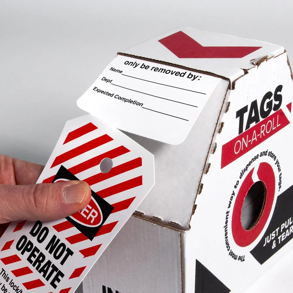 Etiquetas de bloqueo en un rollo, peligro de no operar (rayas) | Material DuraPly resistente | Impermeable y resistente al desgarro | Rojo/Negro sobre blanco | 6.25 pulgadas x 3 pulgadas x 10 mil de