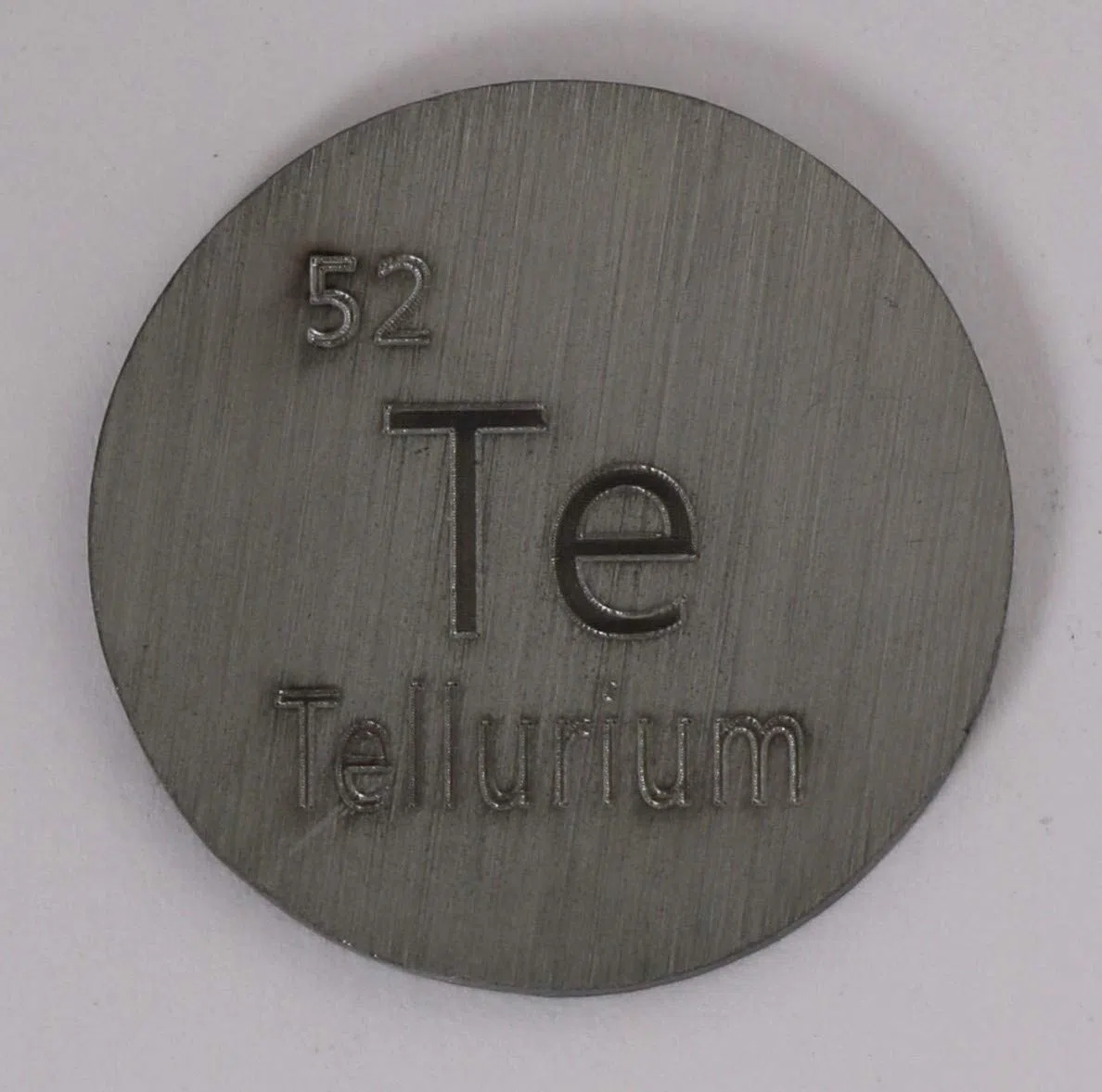 Tellurium (Te) - Disco metálico de 24,26 mm con estuche acrílico para colección o experimentos
