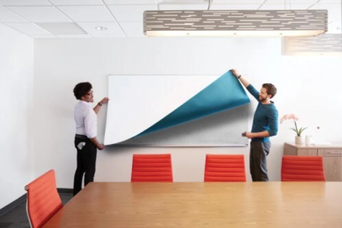 Post-it pizarra blanca en rollo, superficie de pizarra blanca para rotuladores permanentes, 60,9 cm x 91,4 cm | Whiteboard-Folie für Brainstorming und Planung; Haftet Sicher und Lässt Sich Sauber Entfernen
