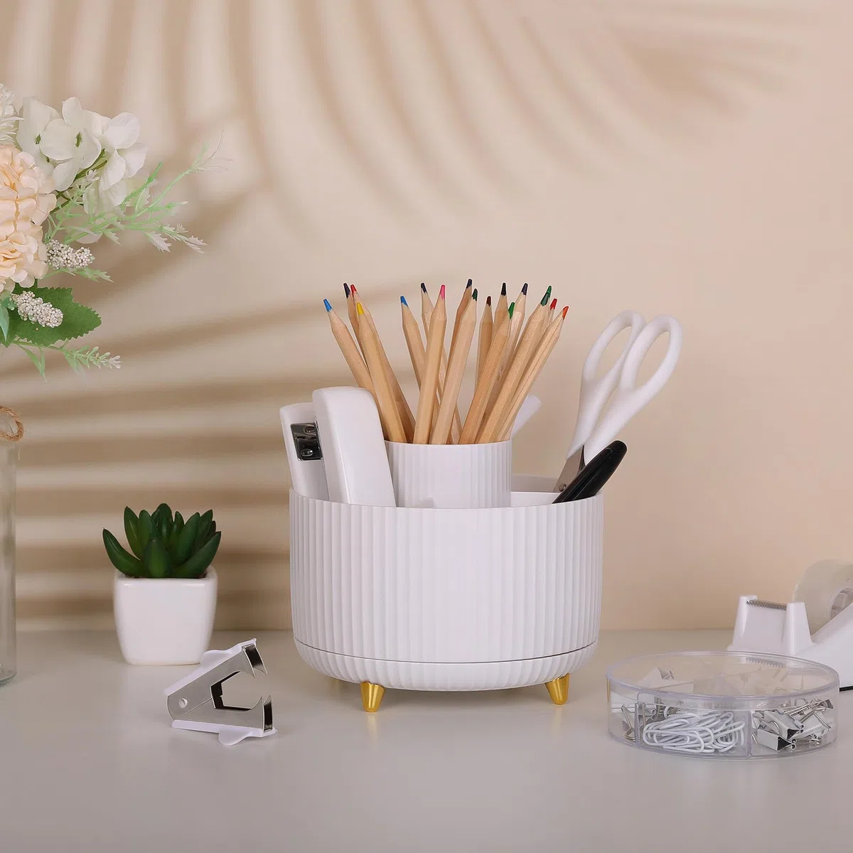 SKYDUE Juego de suministros de oficina blancos, accesorios de escritorio de oficina, 10 piezas, soporte para lápices, grapadora, dispensador de cinta, tijeras, regla, carpeta/clips de papel y 1000