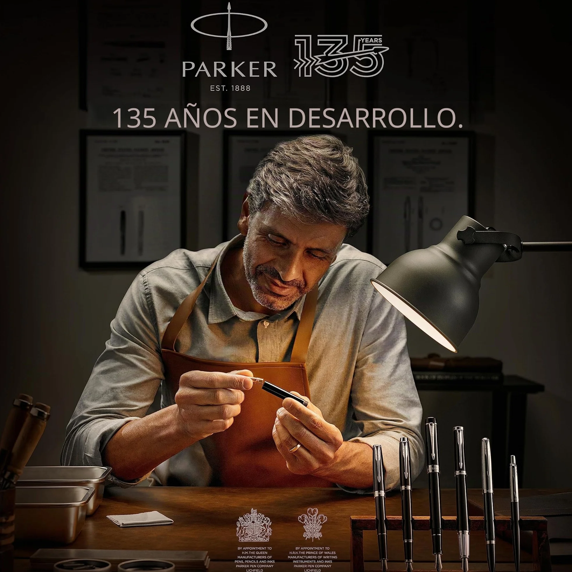 Parker 51 pluma estilográfica | cuerpo negro con adorno cromado | plumín fino con cartucho de tinta negra | estuche de regalo