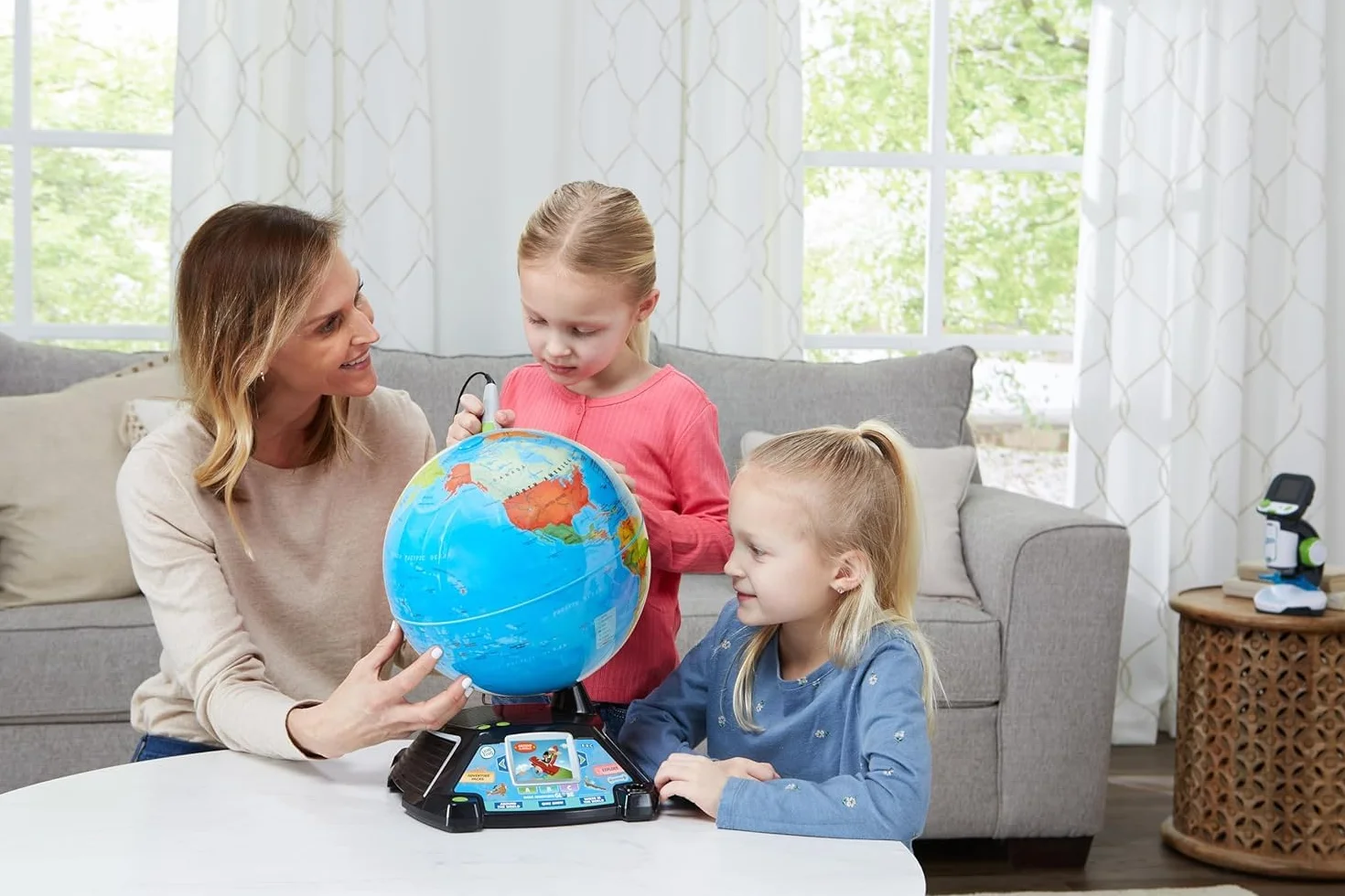 VTech Giramondo – Video globo terráqueo interactivo, mapamundi para niños con bolígrafo táctil y pantalla de 2,7 pulgadas, incluye 600 videos BBC, juegos educativos y cuestionarios, idioma italiano,