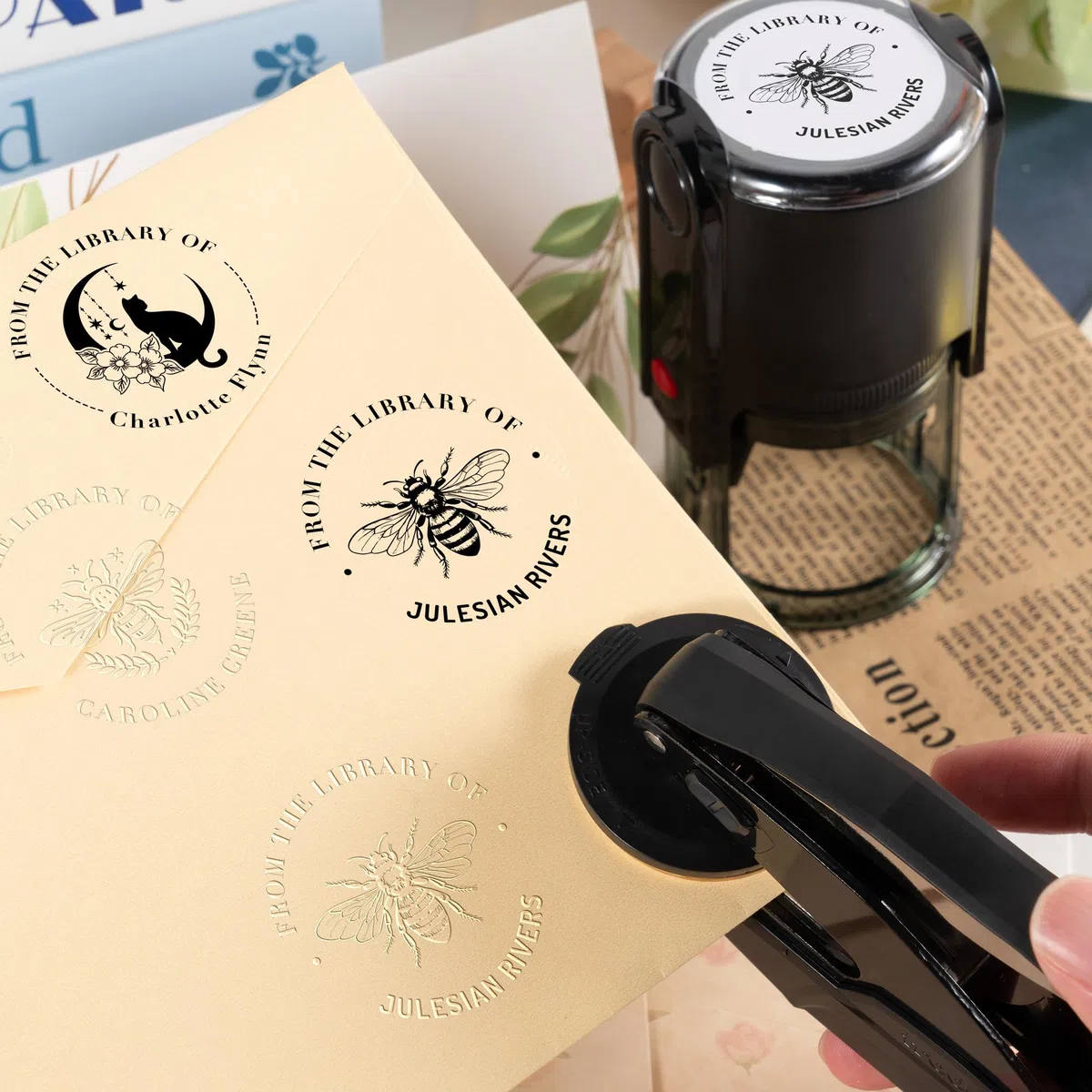 Easycosy Sello Libros Relieve Personalizado, Boda Embosador de Libros Ex Libris Personalizado, Sello en Relieve Personalizado con Nombre, Embosser para Libro