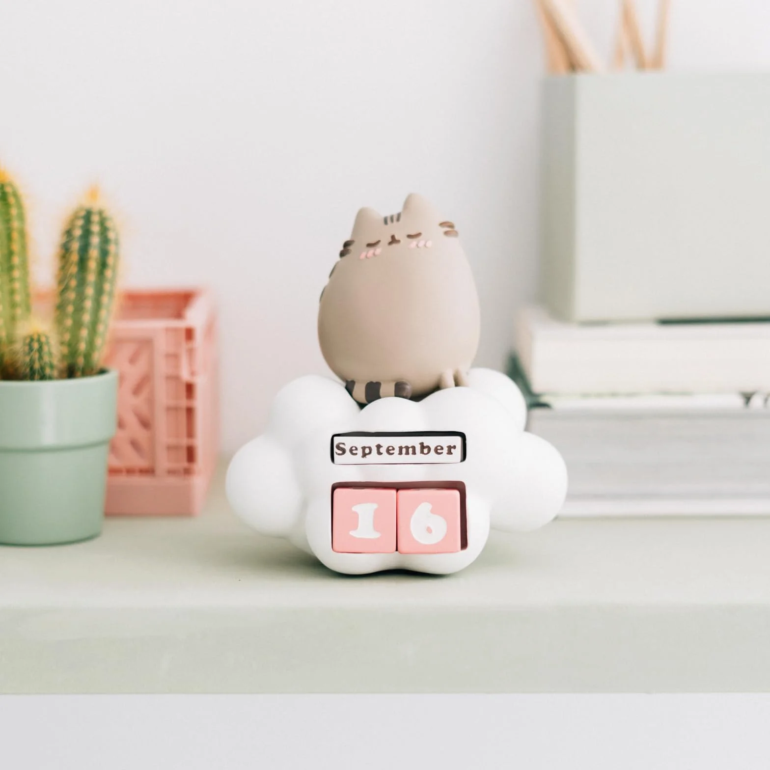 Calendario Perpetuo Pusheen 3D - Figura gato Kawaii para Decoracion Habitacion niña - Calendario sobremesa para niños │ Regalos Pusheen Cat Merchandising Oficial