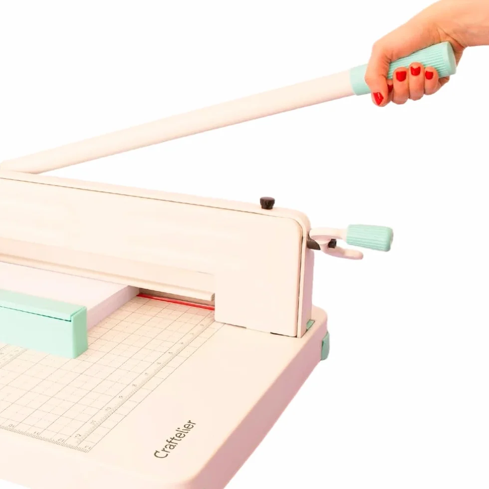 Craftelier – Cortadora de Papel A4 (30 cm), Corte Preciso hasta 400 Hojas, Guillotina Profesional Industrial con Doble Sistema de Seguridad y Estructura de Acero Reforzado para Grandes Trabajos