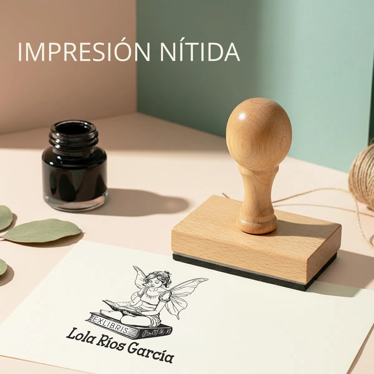 STAMPA | Ex Libris Personalizado Hada Leyendo – Sello para Libros con Nombre | Caucho Grabado Láser + Madera Haya/Caoba | Almohadilla de Tinta Negro/Azul/Rojo/Verde | Caja Regalo