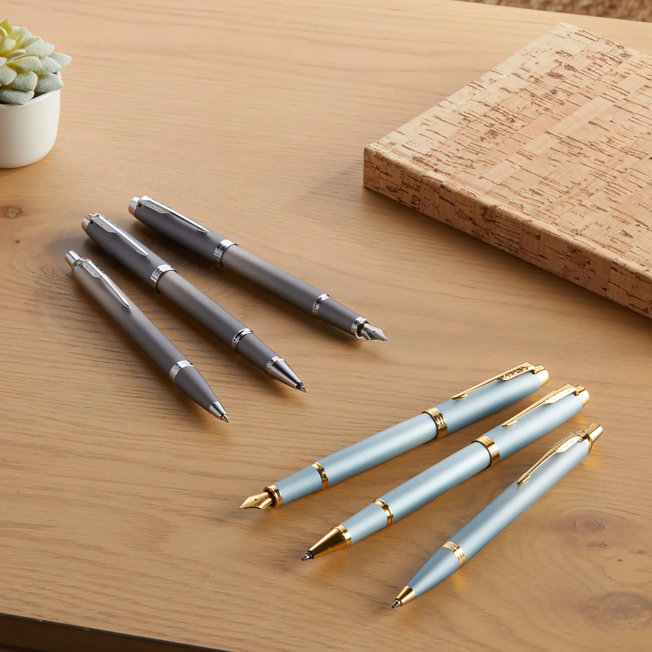 Parker IM Bolígrafo Writing Rituals | acabado verde con degradado adornos dorados | punta media | tinta azul | estuche de regalo