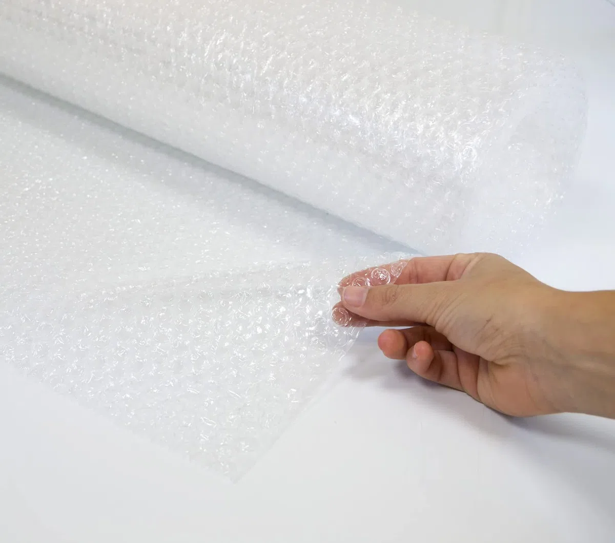 Rollo de Burbujas Reciclado m-office - Plástico para Embalar, Mudanzas, Embalajes y Cajas (100cmx25m, 10 unds)