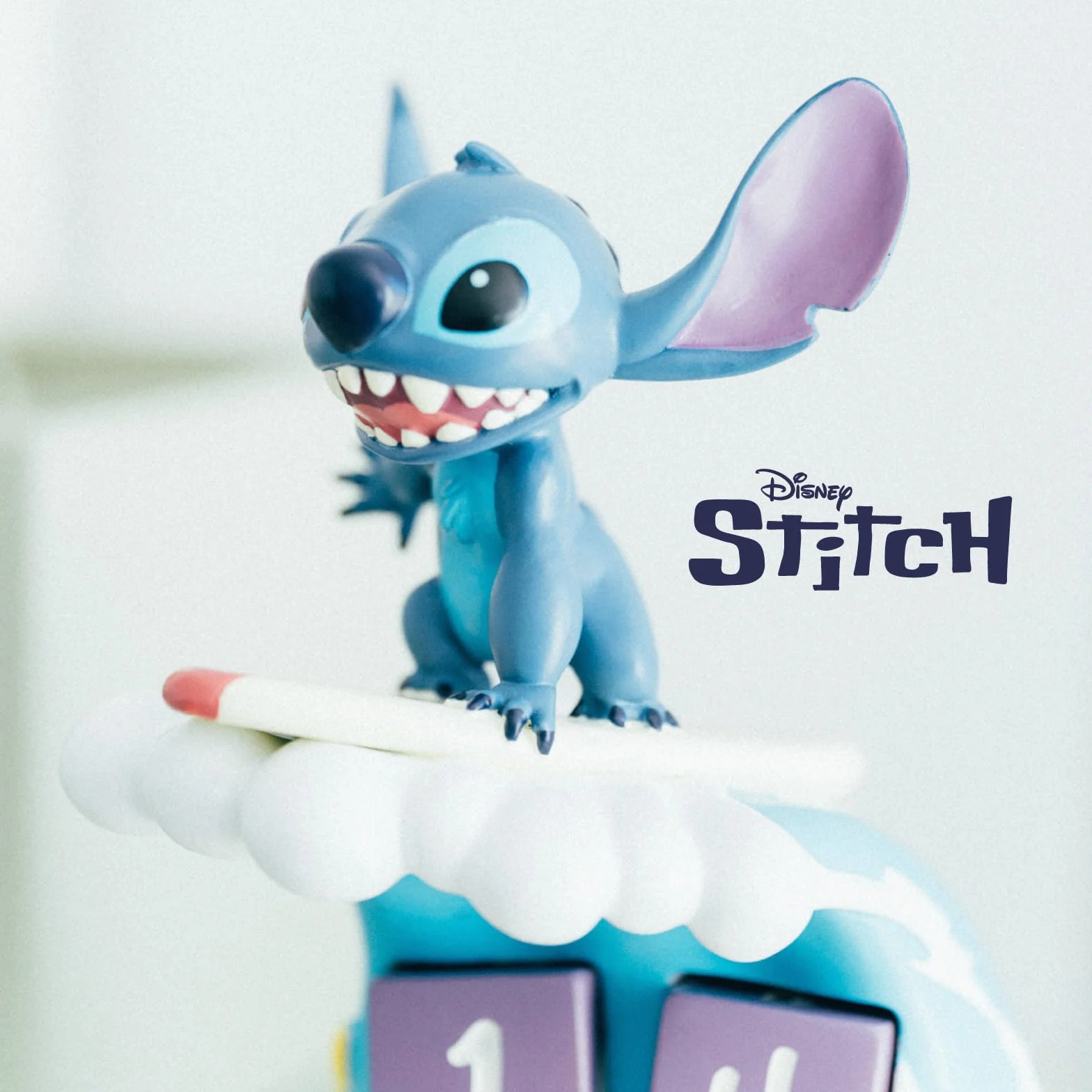 Calendario Perpetuo Stitch 3D - Figura Disney para Decoracion Habitacion Juvenil : Stitch Regalos │ Calendario sobremesa para niños - Merchandising Oficial