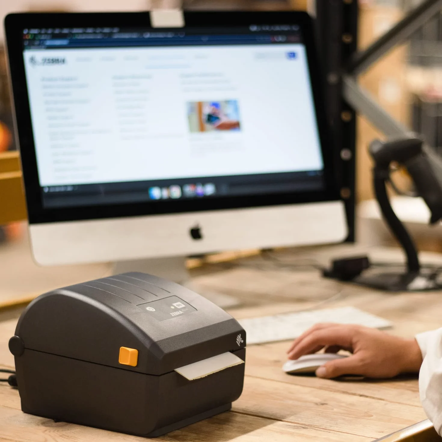 Zebra Impresora térmica Directa ZD230-4 Pulgadas Impresora de Escritorio - Conectividad USB y Ethernet - Adecuado para Aplicaciones de logística, fabricación Ligera, Venta al por Menor y Sanitaria