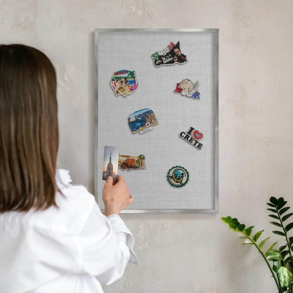 Panel Magnético Informativo 60x40 cm | Marco Plateado | Elegancia Sutil | Montaje Fácil | Pizarra de Pared | Para Restaurante y Bar | Expositor para Menú, Ofertas del Día