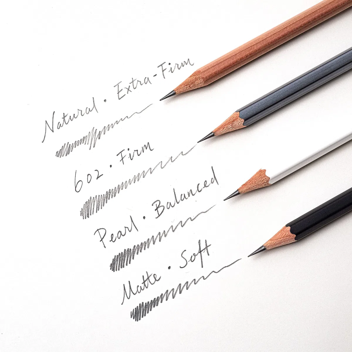 Blackwing Bleistift Naturals | Set mit 12 Bleistiften in schöner Box extra harte Mine