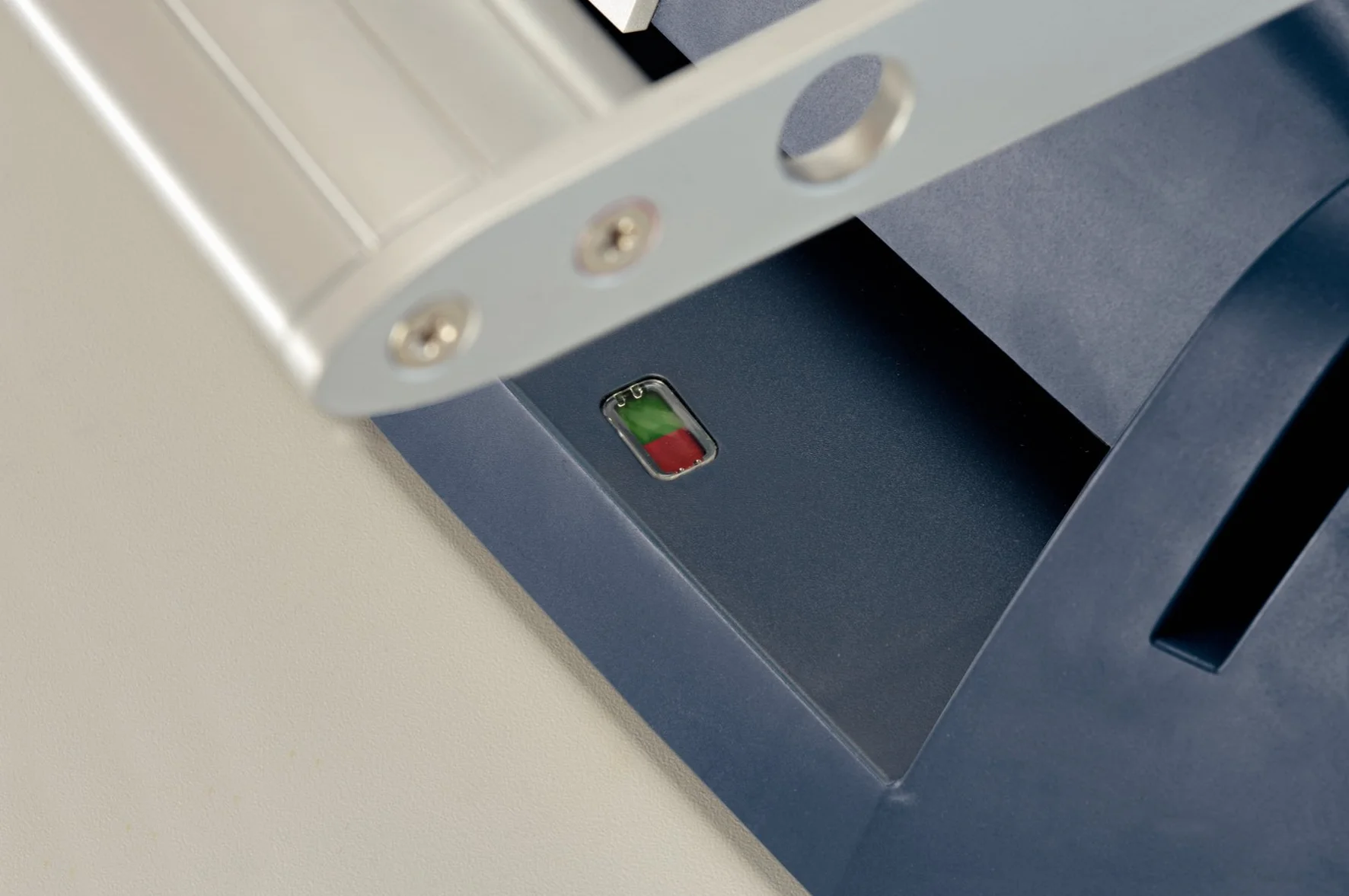 Leitz 73880000 – Encuadernadora Manual impressBIND 280 A4, Sistema De Canal Metálico Sin Perforación, Capacidad 280 Hojas, Ajuste Automático De Lomo, Uso Profesional