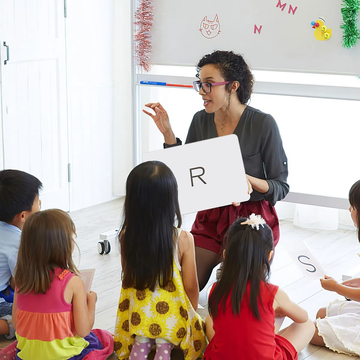 10 pizarras blancas A4, mini pizarra blanca de doble cara con 10 borradores secos y 10 bolígrafos, pizarra blanca pequeña para dibujo y escritura de niños, perfecta para aulas, hogares y oficinas