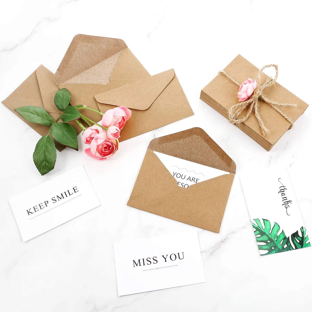 400 Paquetes Mni Sobres de Papel Kraft Funda de Sobre de Tarjeta de Regalo para Tarjetas de Regalo Pequeñas Notas Invitaciones Comerciales Mini Tarjetas de Felicitación 4 x 2.75 Pulgadas (Marrón)