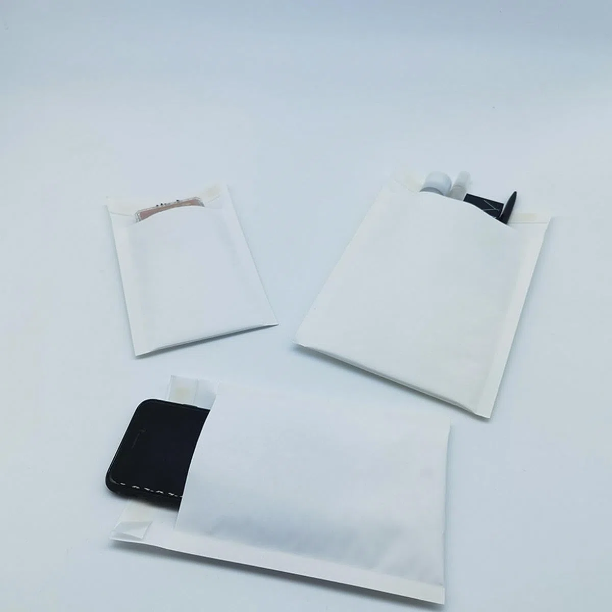 50 sobres acolchados de papel Kraft blanco con burbujas para cosméticos, bolsas de envío a prueba de polvo, bolsas de sobres para correo de burbujas, 18 cm x 23 cm, 50 unidades