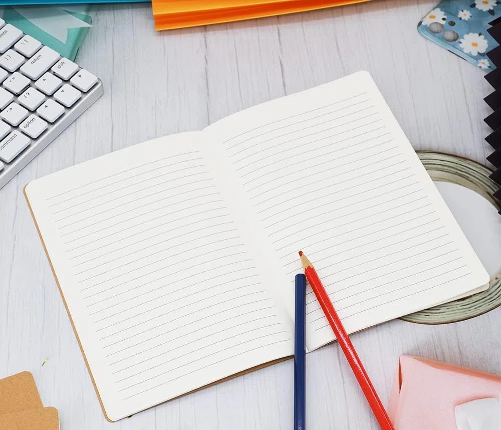 Paquete de 24 cuadernos diarios para viajeros, estudiantes y oficina, agenda de escritura con papel grueso, 60 páginas, 30 hojas, 8.3 x 5.5 pulgadas, tamaño A5, juego de diario de viaje. (Líneas)