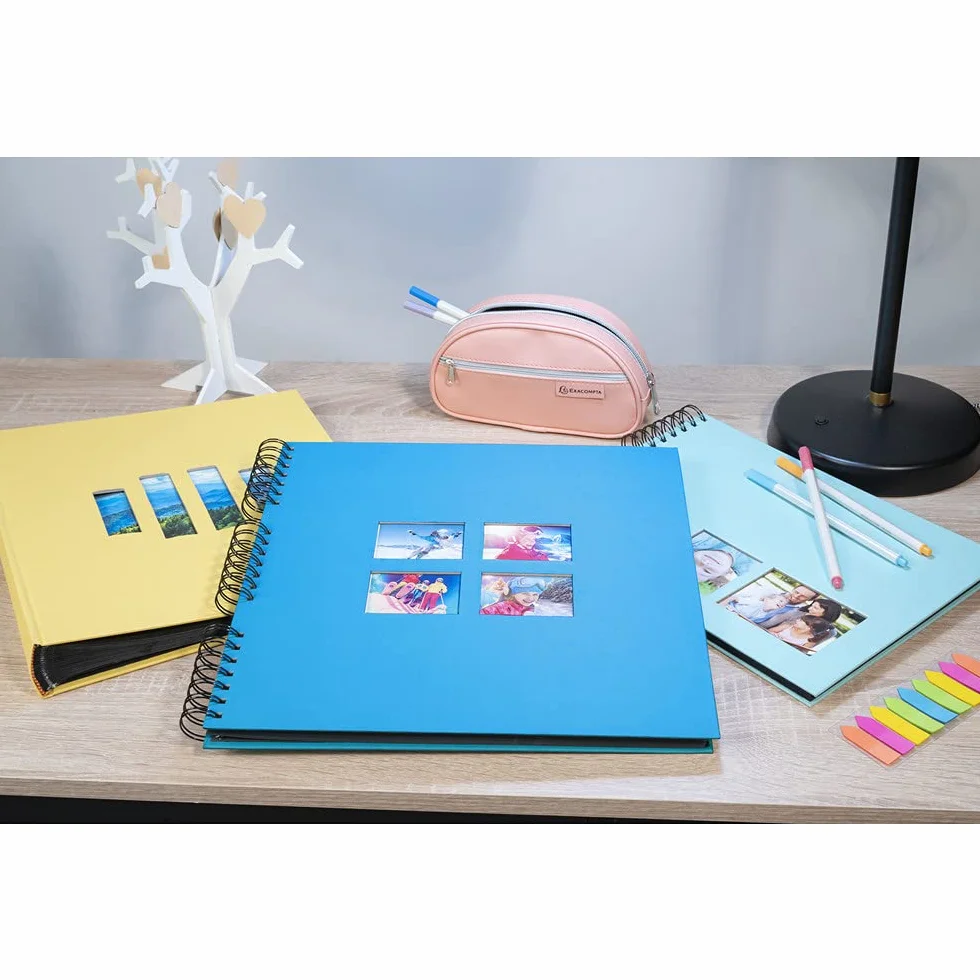 Exacompta - 15115E - Álbum de fotos en espiral MILANO - 360 fotos - 60 páginas negras - tamaño 32 x 32 cm - cubierta de papel azul efecto textil - ventana de personalización - certificado FSC®