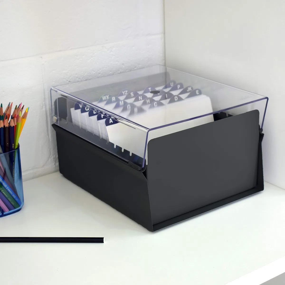 Acrimet Porta Tarjeta 6"x 9", Organizador de Fichas, Base de Metal Resistente (Incluye Índice AZ y un Divisor de Plastico) (Base Negro y Tapa de Plástico Transparente)